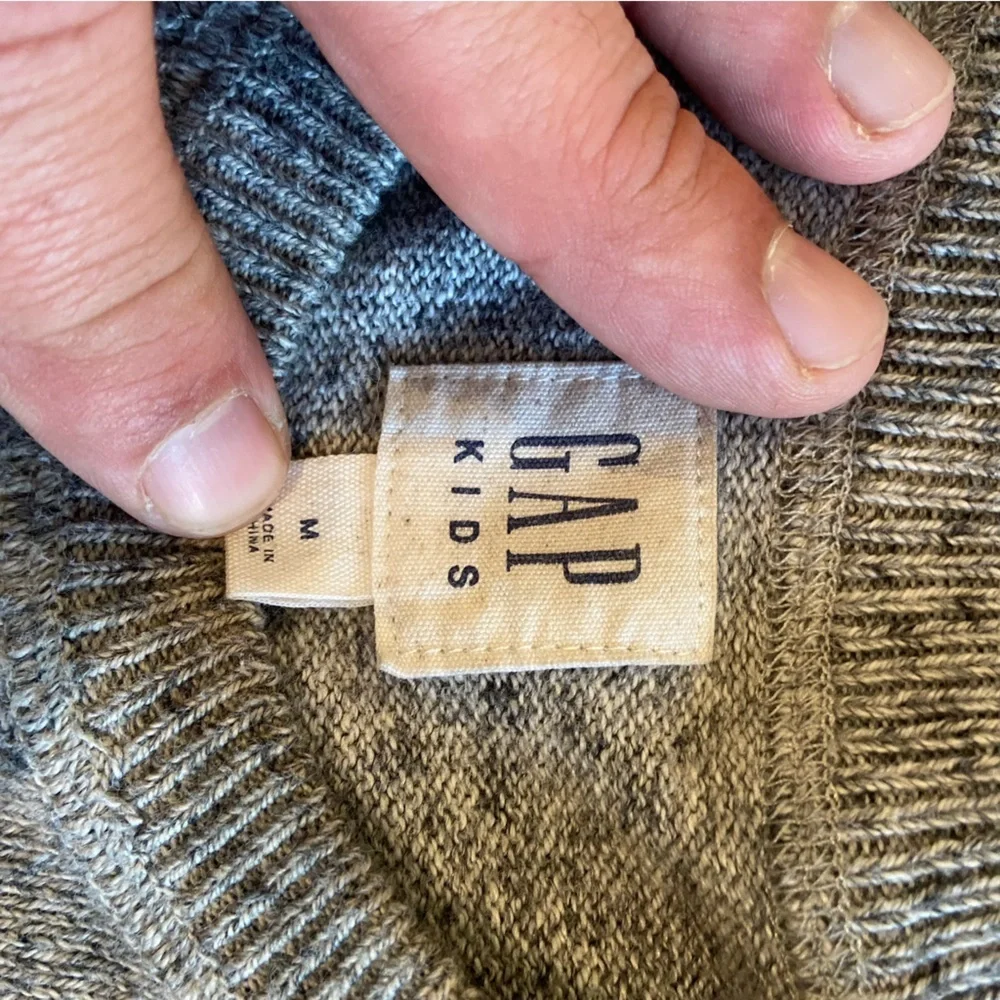 Kids grey gap sweater size medium